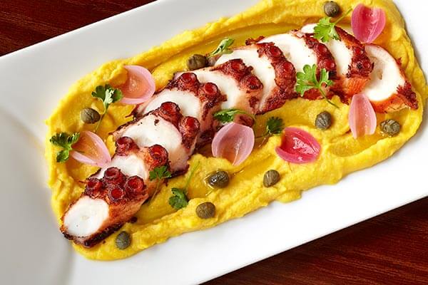 はしごツアーで味わう異文化小皿料理