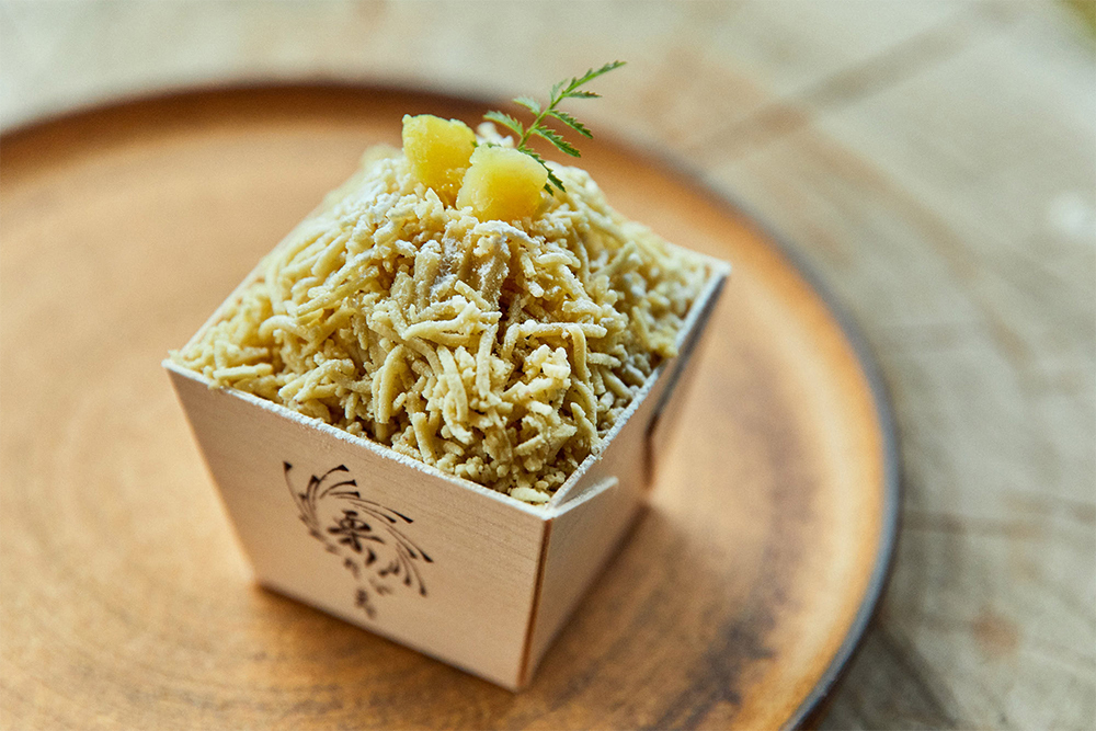 鼻腔を駆け抜ける力強い栗の風味に圧倒される、「栗のいえ」の「モンブラン」(\950・税込)