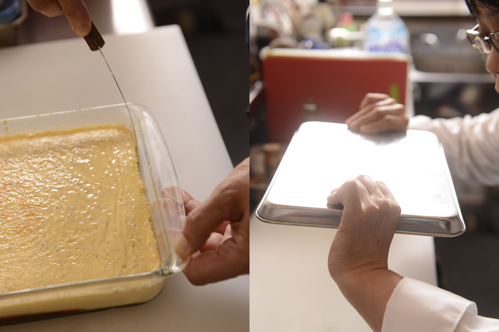 【11】オーブンから取り出してしっかり冷ます。パレットナイフをプリンと容器の間に入れて離したら、バットを型の上に被せ、ひっくり返して型から外す。