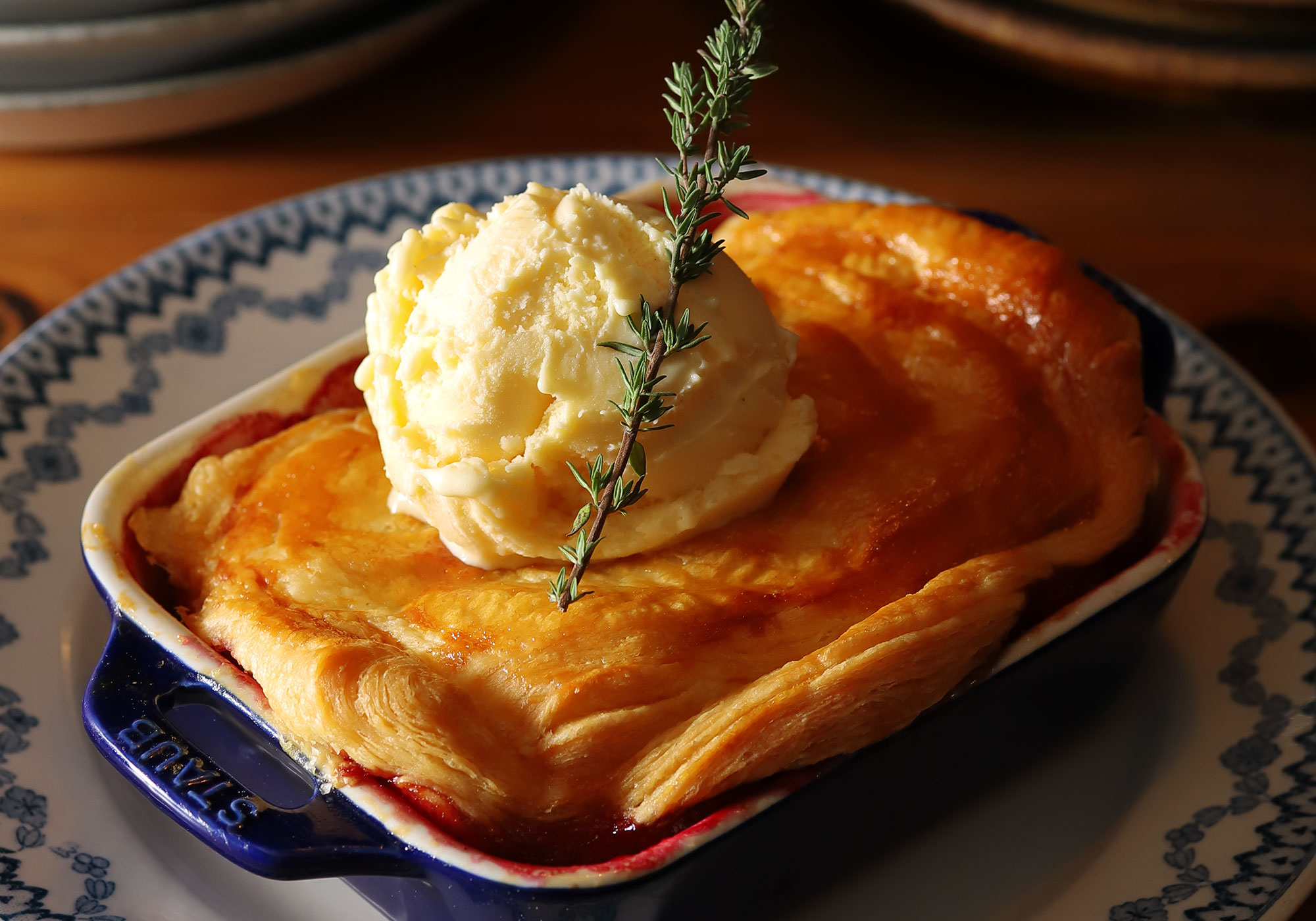 1人用の小さなグラタン皿で焼く 紅玉とベリーのパイ レスキューレシピ【リンゴ編】