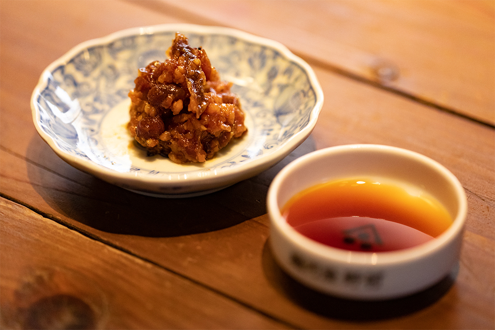 「徑山寺(きんざんじ)味噌」と「三ツ星醤油」。一般消費者に向け、現代の食卓に合うレシピなども発信している。