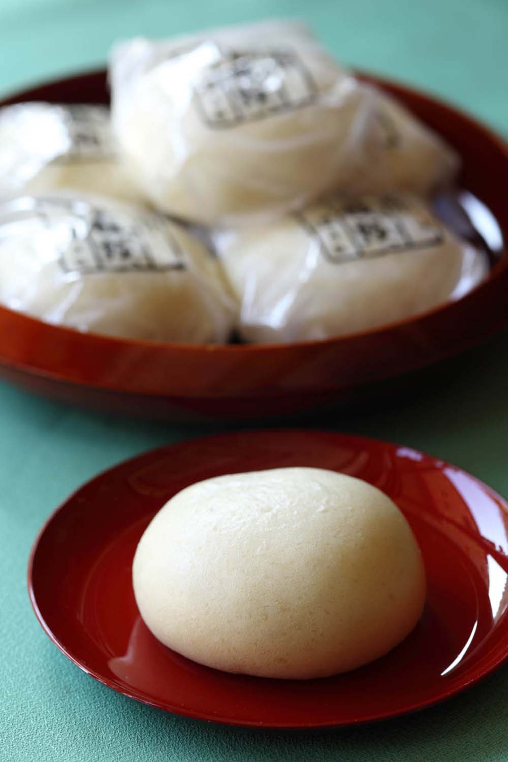 本造り酒饅頭130円(税込み)は、1日300~400個販売。お彼岸の時期は1000個以上売れる。当日食べるのが理想だが、翌日は蒸す、焼く、揚げるなどしても良い。冷凍も可。