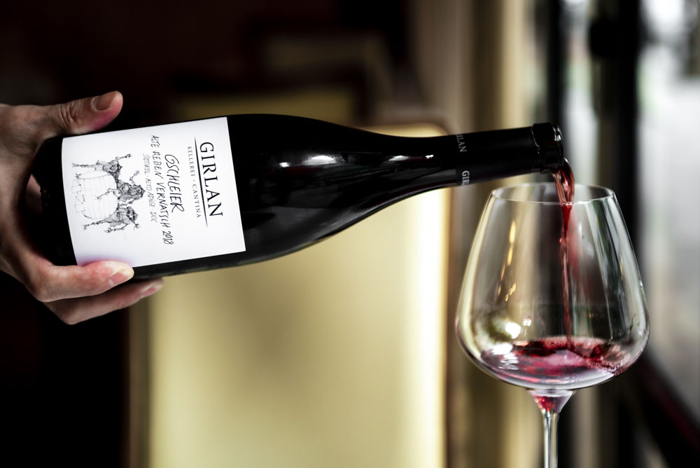ワイン:DOC Alto Adige Vernatsch Gschleier 2018/Girlan