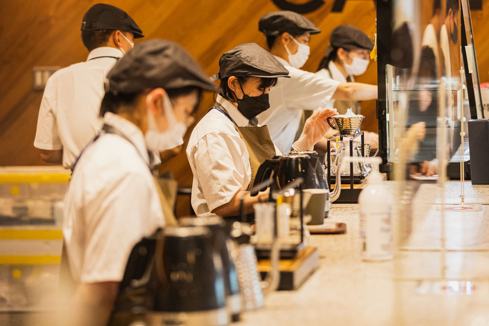 6人のスタッフ