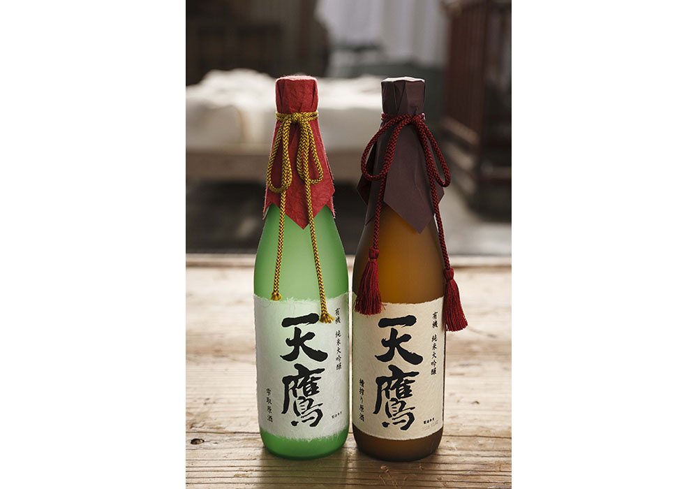 有機日本酒は純米酒、純米吟醸、純米大吟醸に加え、槽搾りや雫取りなど全7アイテム。