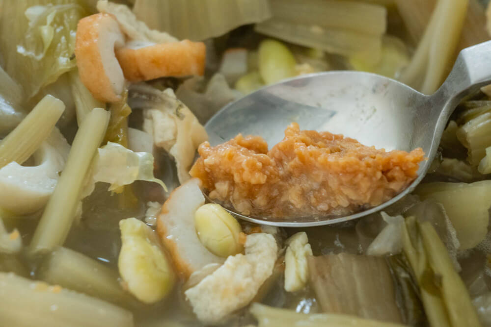 味噌を加える