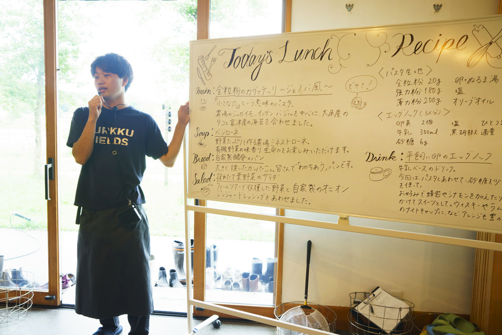 スタッフも同席してお待ちかねのランチタイム