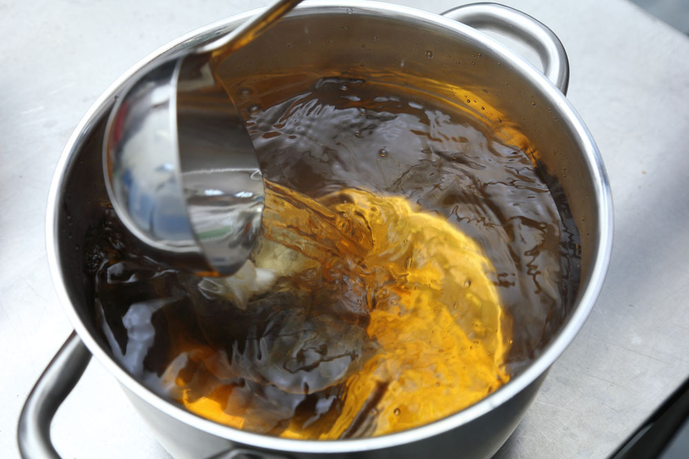 茶を煮出す