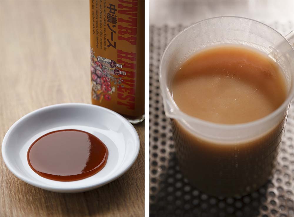(左写真)カラメル色素を使わない「カントリーハーヴェスト」は明るい茶色が特徴。 (右写真)リンゴのピュレは離乳食にそのまま使えるほどきれいな味わい。素材の質の高さがよくわかる。