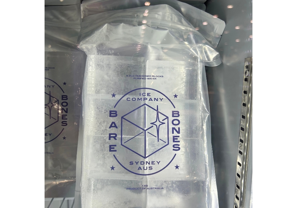 一辺 10 センチ程度の大きめのブロック氷8個入り