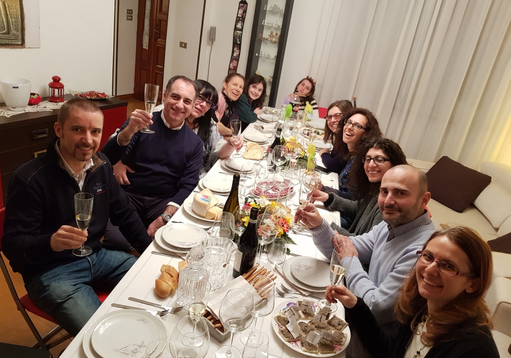 「Cena in ComPagnia(チェーナ・イン・コンパニア:仲間と分かつ夕食会)」