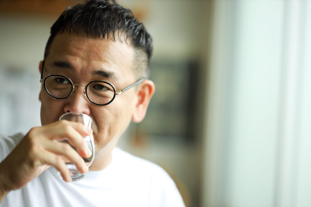 外山さんには「旨味が強いお茶といえば台湾茶」のイメージがあったというが、「IBUKIの旨味の濃さは想像を超えてきた。しかも、渋味が控えめで上品!」と舌を巻く。