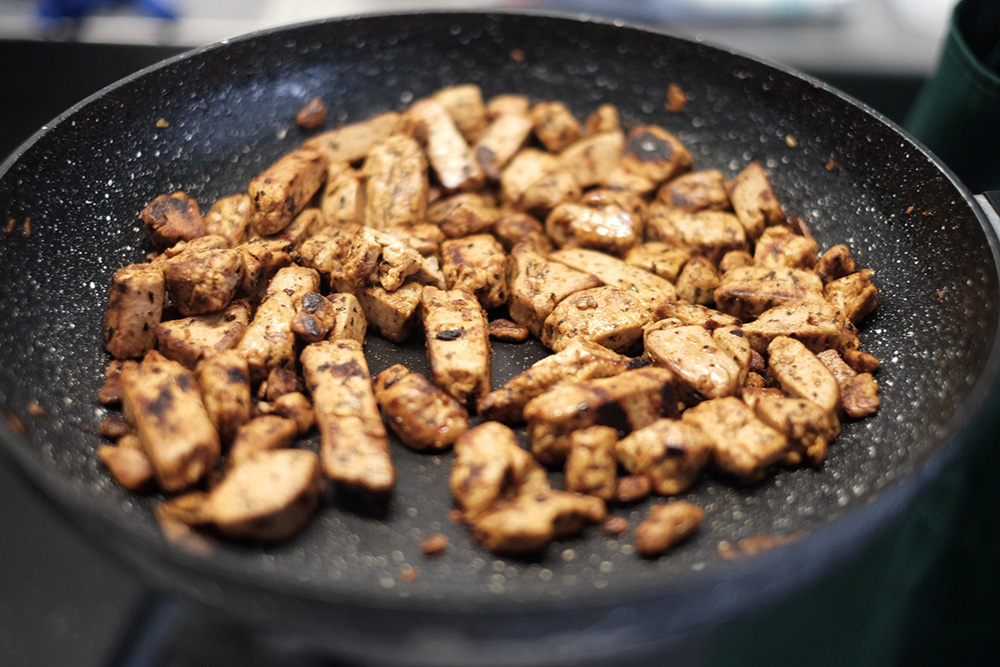 味よし、食感よし、価格は手ごろ。麹菌で作る代用肉に注目!