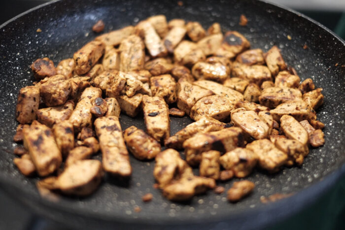 味よし、食感よし、価格は手ごろ。麹菌で作る代用肉に注目!