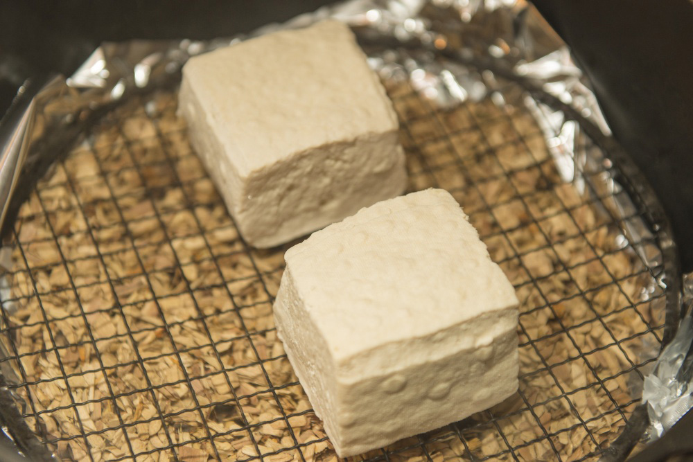 ［４］燻製用の鍋を用意