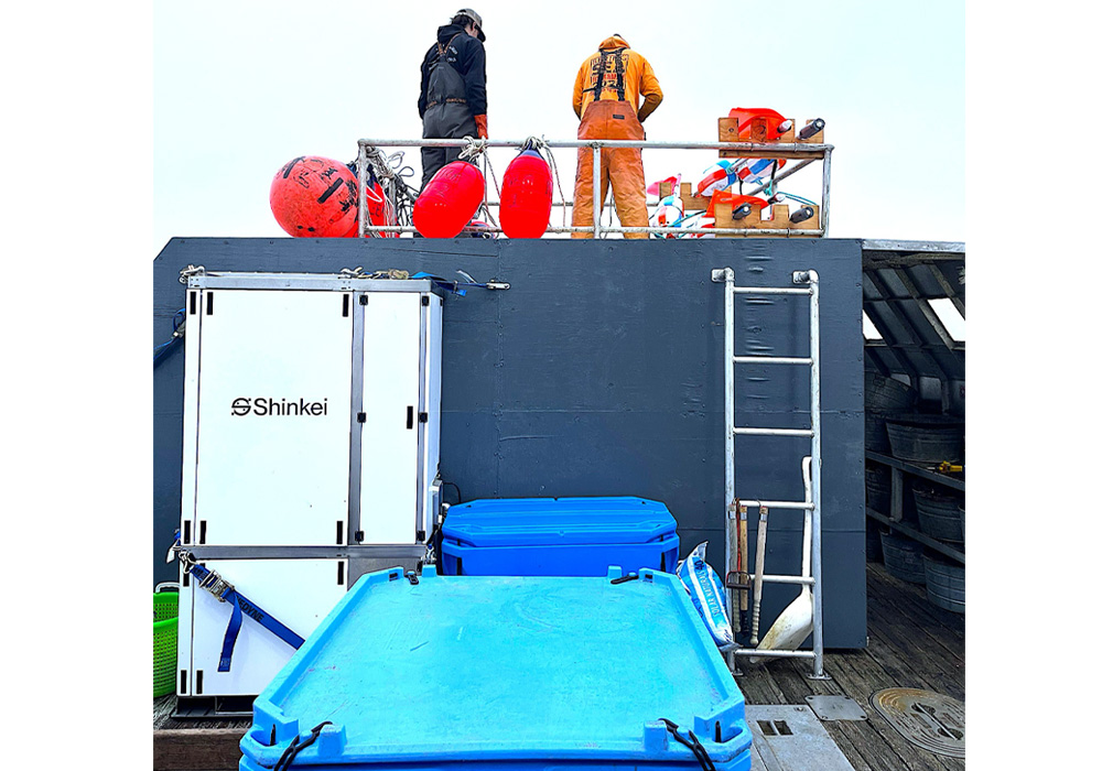 船上のポセイドンは冷蔵庫程度のコンパクトなサイズ。