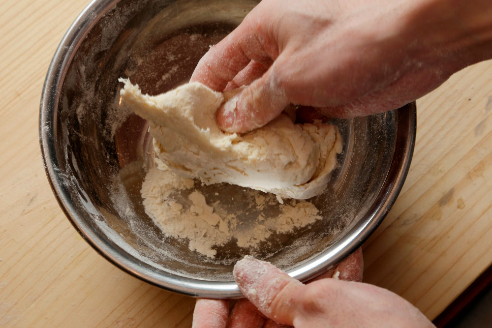 ［２］すり込むように混ぜる