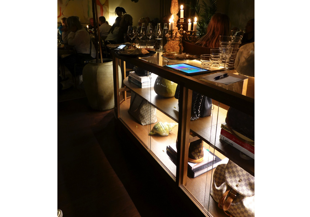 店内のショーケース