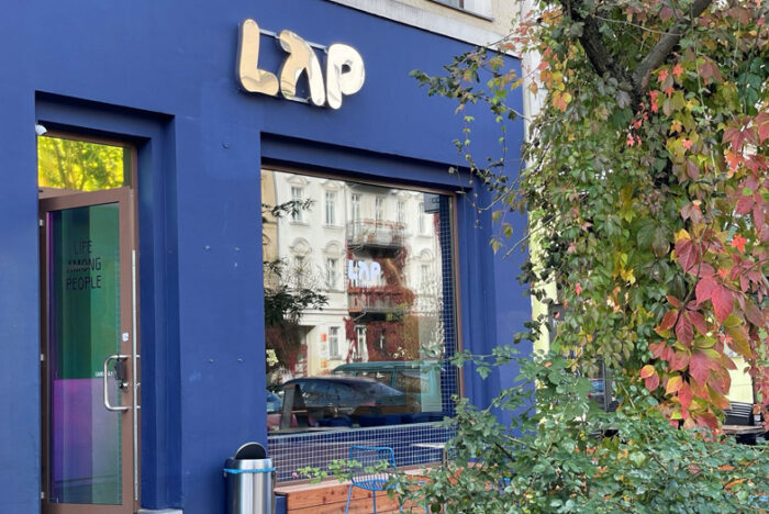 ベルリン発、急成長を続ける全自動化コーヒーチェーンの光と影