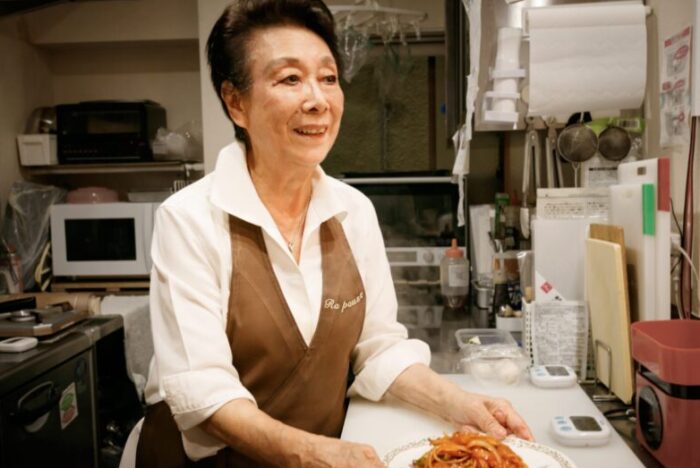 87歳。「70過ぎて銀座で喫茶を始めたの。私、歳のことなんて考えないのね」