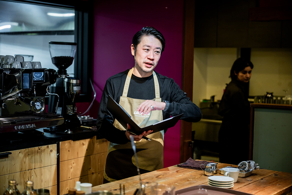 審査員の篠崎好治氏