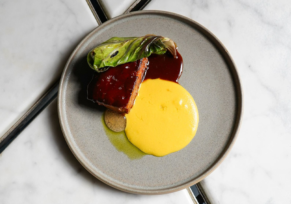 精緻でおおらかで斬新。気鋭の若手シェフが紡ぐ国境を越えた味覚の旅