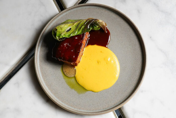 精緻でおおらかで斬新。気鋭の若手シェフが紡ぐ国境を越えた味覚の旅