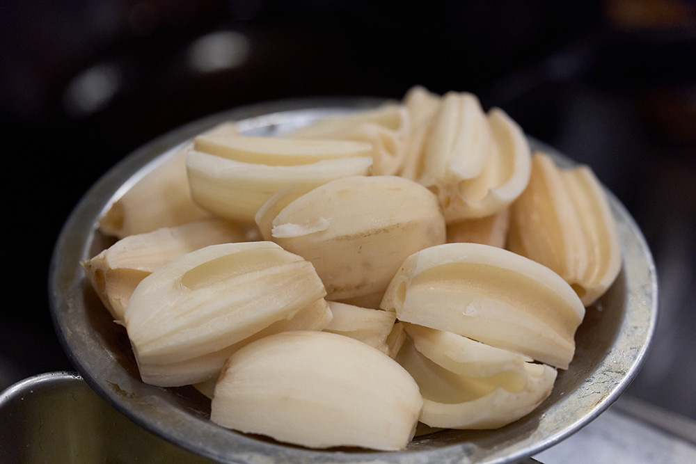 レンコンは縦のくし切り