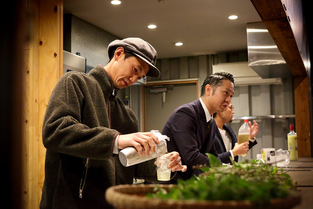 手作りの割り材を使ったノンアルカクテルを提案