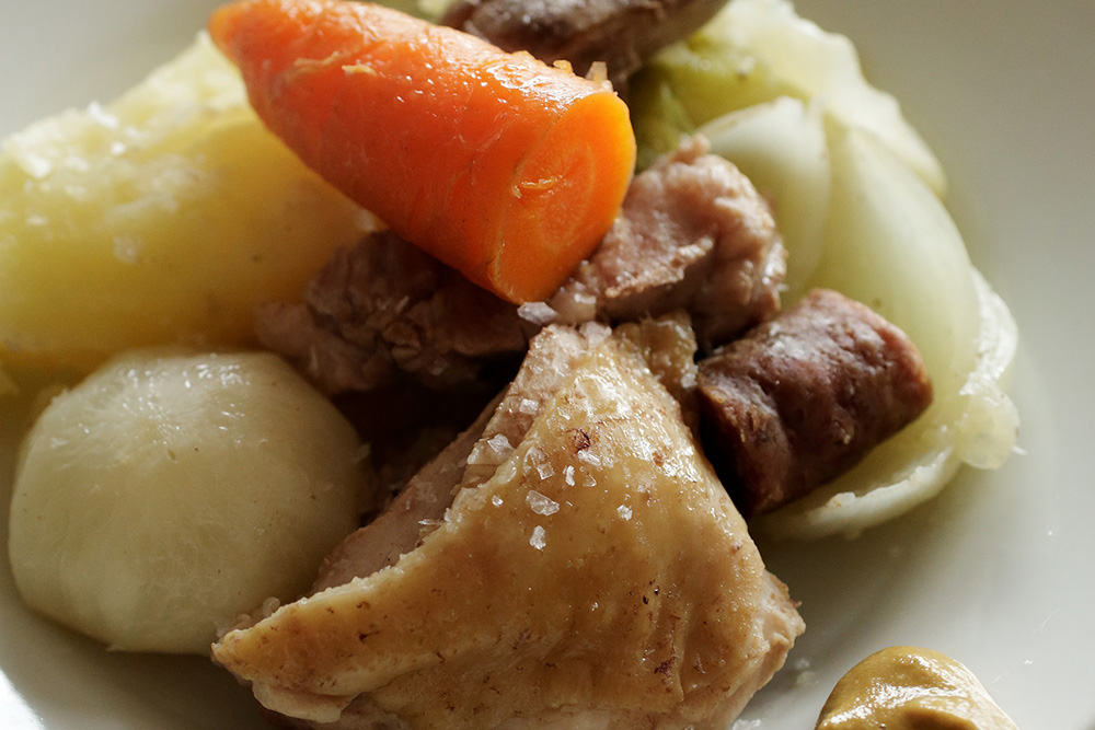 短時間の煮込みでも滋味深い「野菜、鶏肉、豚肉のボッリートミスト風」