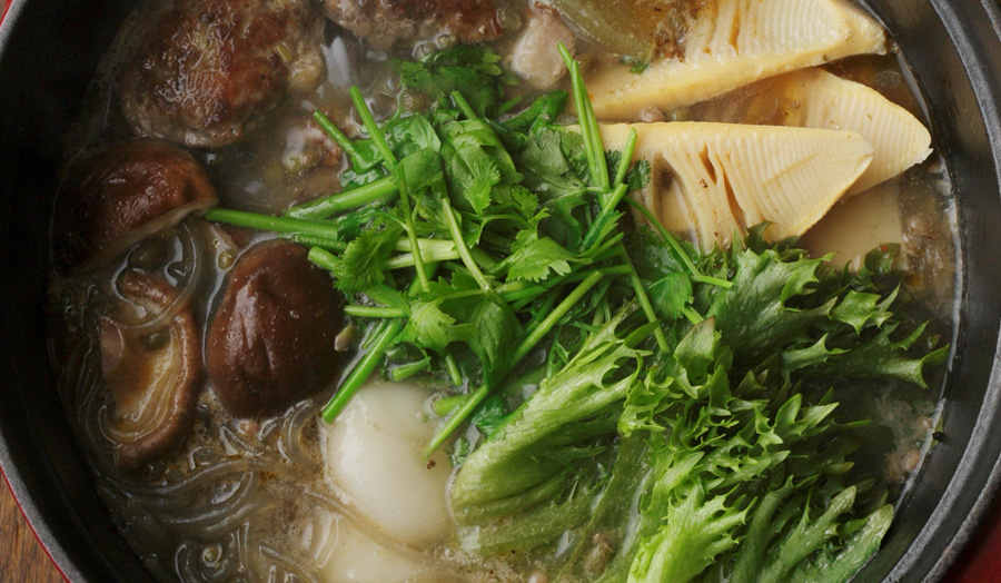 羊入り肉団子でエキゾチックに。揚げ麺で〆る「ワインに合う台湾風山椒鍋」