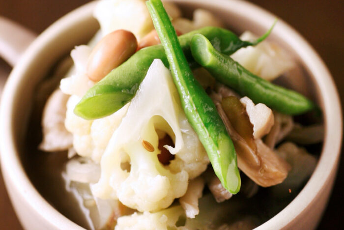 ほのかな香りで疲れを癒す「キノコと野菜のスパイススープ」