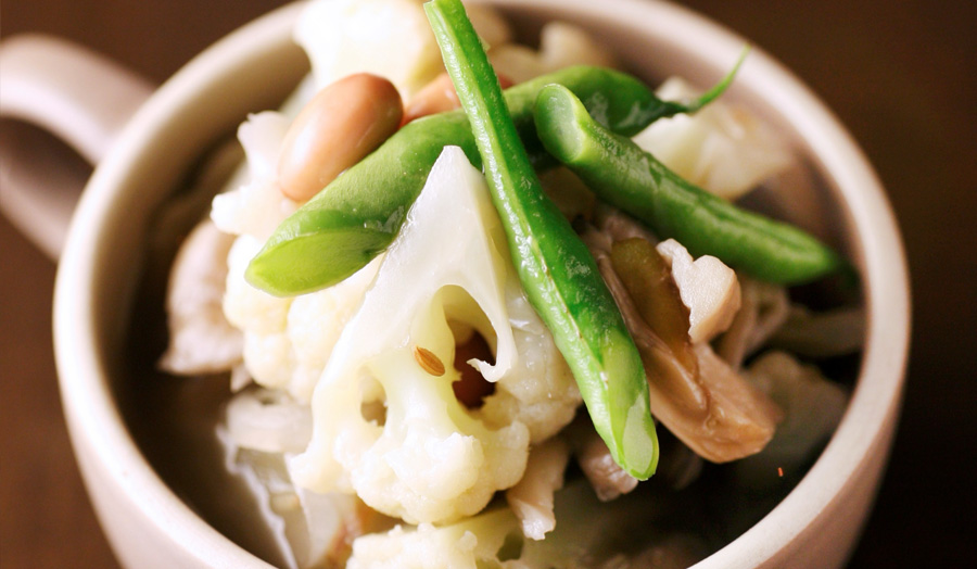 ほのかな香りで疲れを癒す「キノコと野菜のスパイススープ」