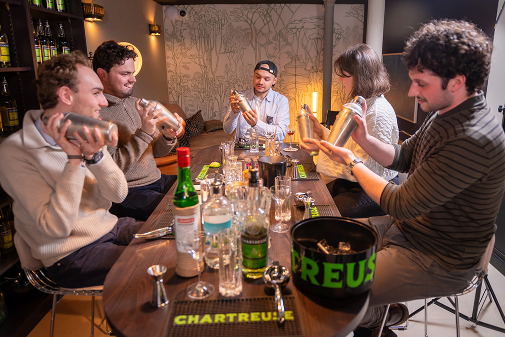 修道院生まれの歴史あるリキュール「シャルトリューズ」の奥深さを知る