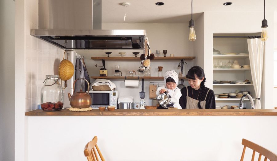 【食のプロの台所】大切なものに囲まれた、親子の空間
