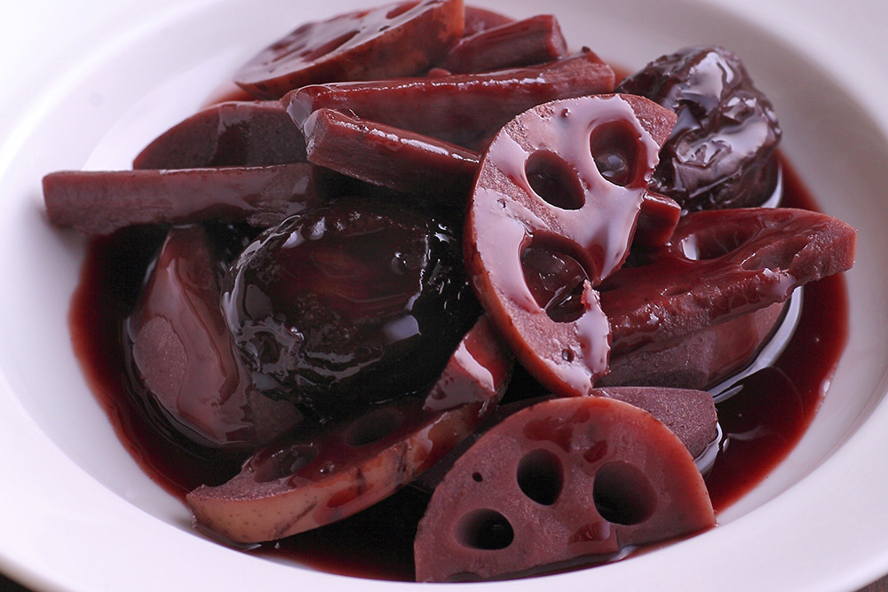 艶やかに、美しく。フランス風筑前煮「根菜とプラムの赤ワイン煮」