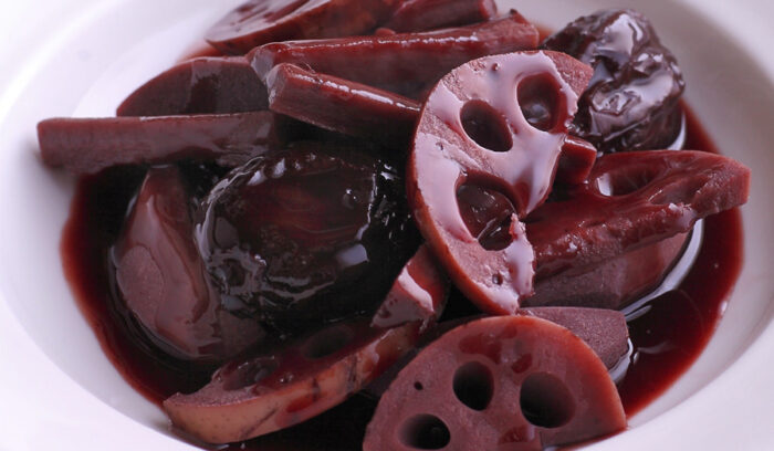 艶やかに、美しく。フランス風筑前煮「根菜とプラムの赤ワイン煮」 