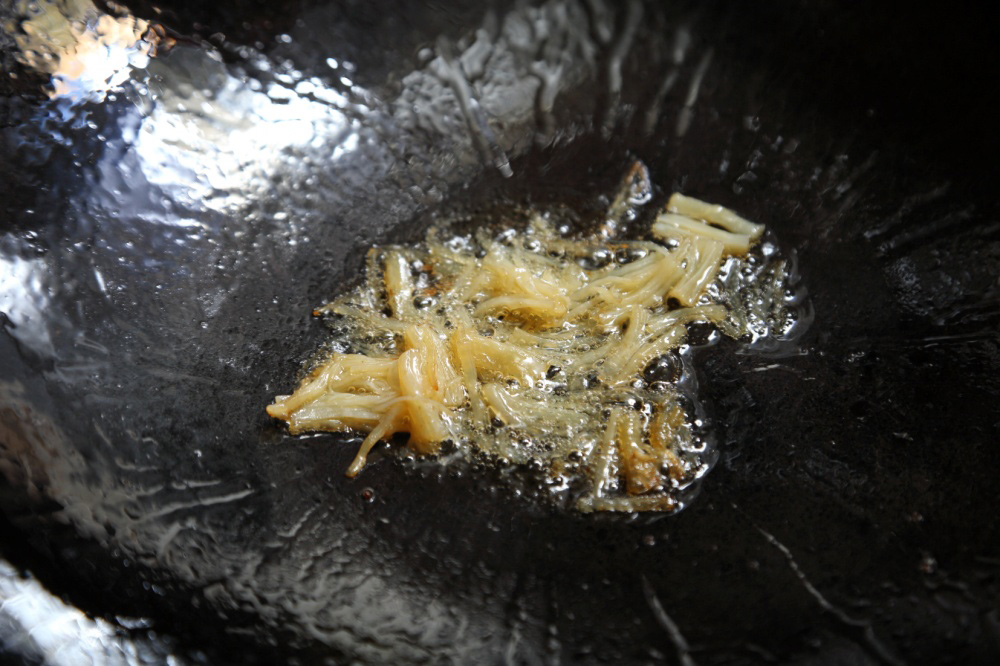 ［７］貝柱を炒める