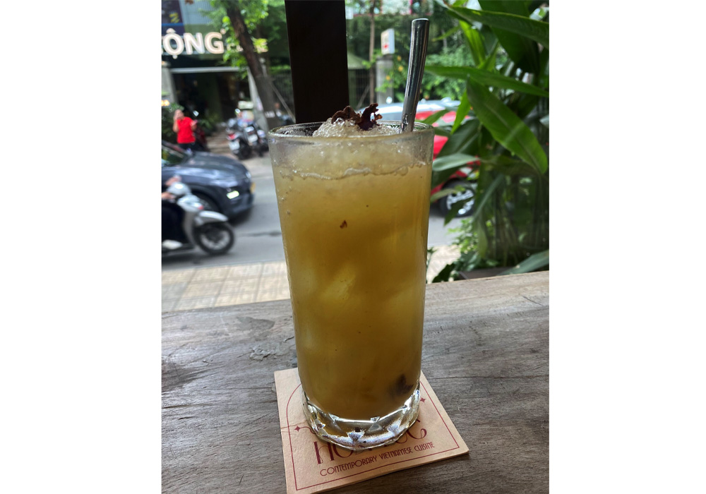 人気のモクテル「ゴールデンアンバレラ＆クムクワット（青い金柑）＆ソルティプラム」