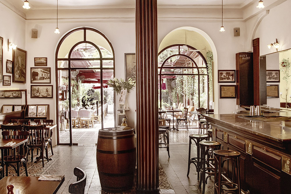 レストラン「リファイナリー（The Refinery）」内観