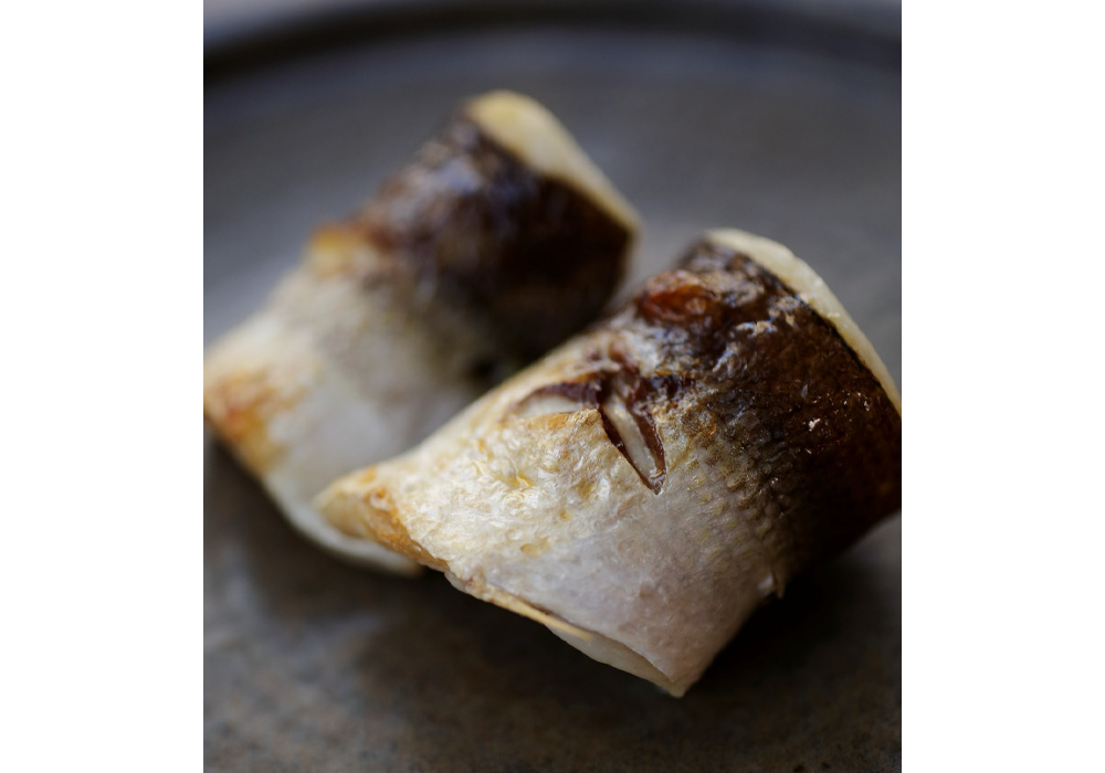 八幡に丸めて串を打ち、ふっくら焼き上げる