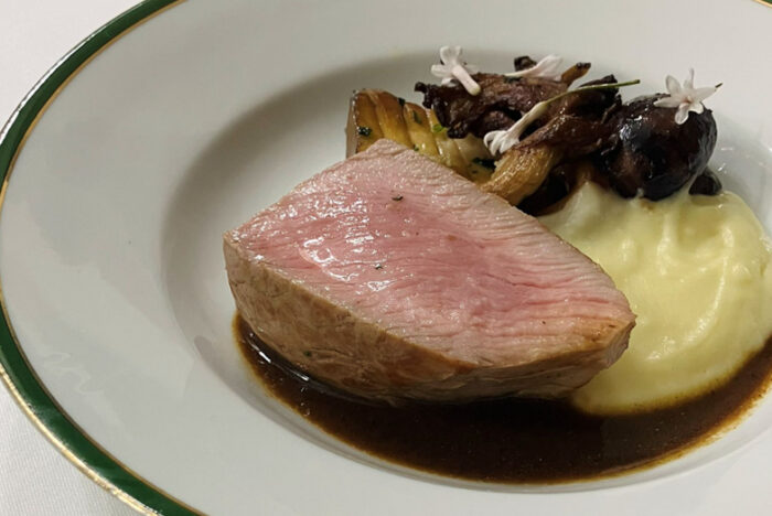 パリの美食家が選び取るのは、日本人シェフによる正統派フランス料理店