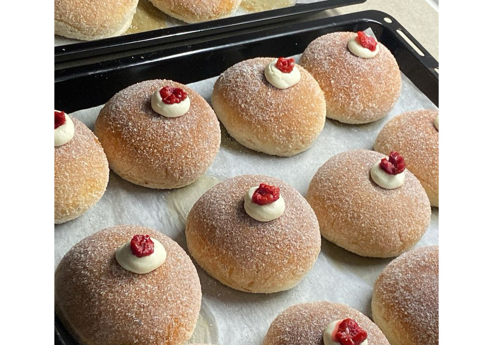 ブラックカラントとクリームのバンズ