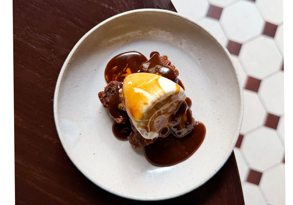 パースニップ（白ニンジン）のアイスクリームとスタウト（黒ビール）のケーキ