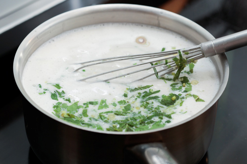 ［６］寒天とハーブを加える