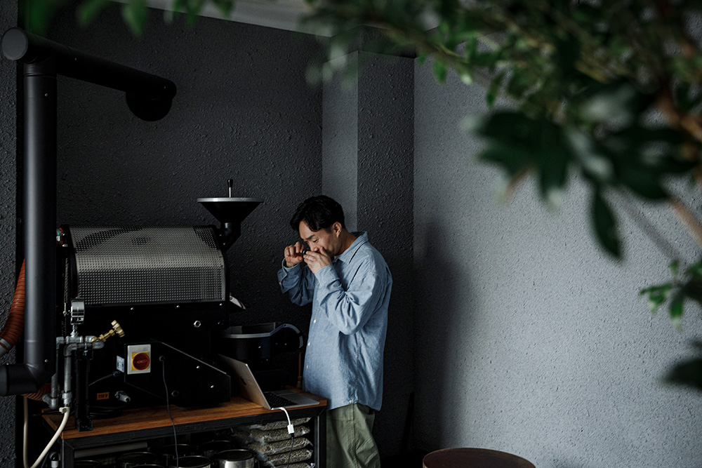 焙煎機は容量１キロで、週４回以上焼く