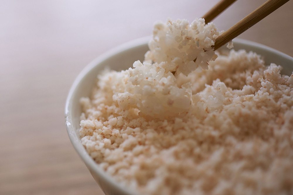 エビ、酒、塩だけなのに箸が止まらない「エビの鉄火丼」