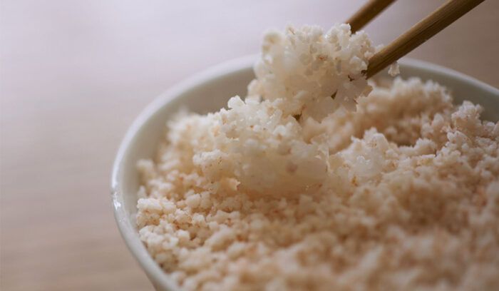 エビ、酒、塩だけなのに箸が止まらない「エビの鉄火丼」