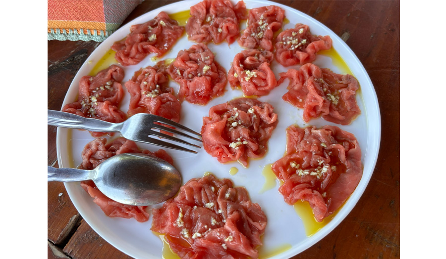 柔らかな赤身のピエモンテ牛の最高峰。繁殖から精肉販売まで手掛ける一家の話