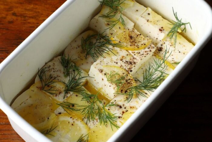 レモンとハーブで爽やかな夏のつまみへ「豆腐のレモンマリネ」